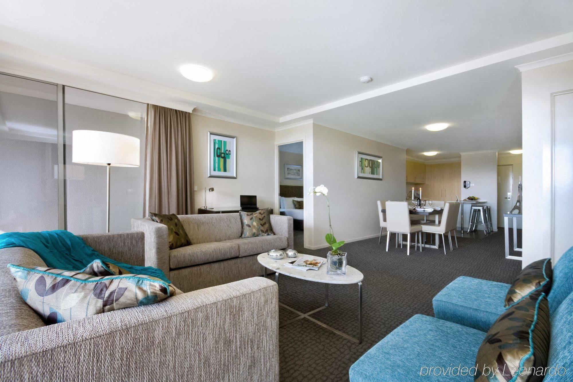 Pacific Suites Canberra Exterior photo