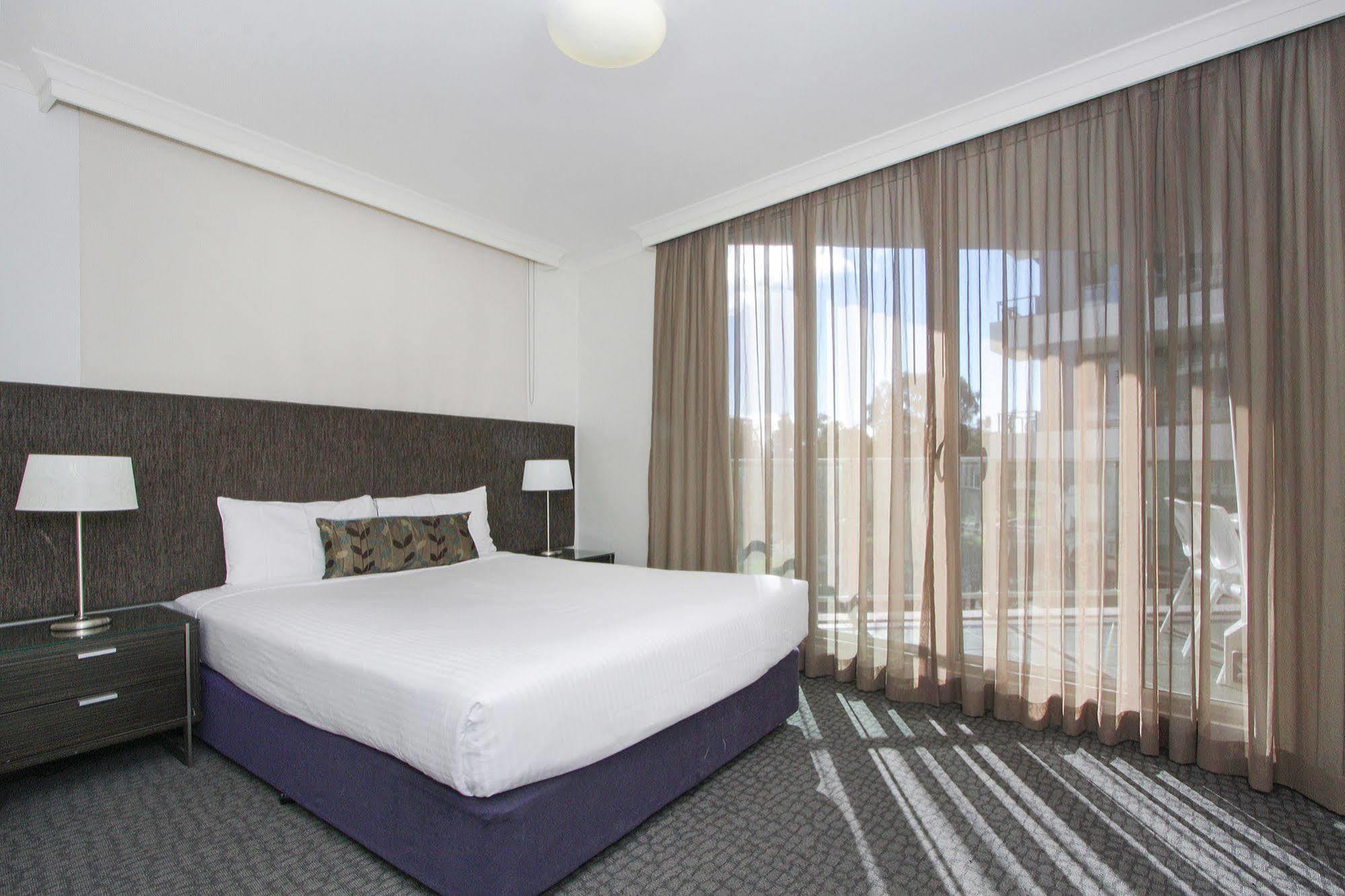 Pacific Suites Canberra Exterior photo