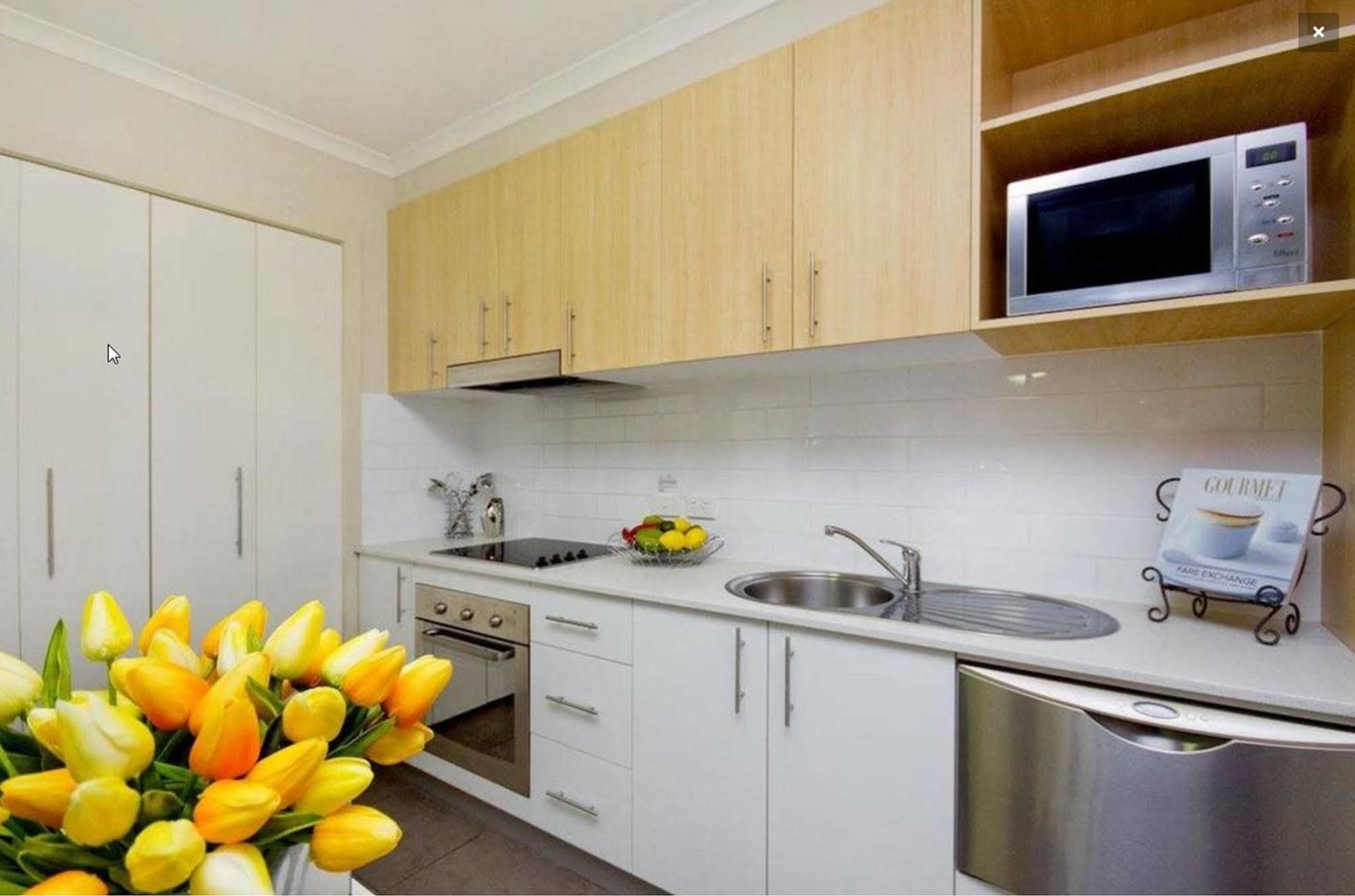 Pacific Suites Canberra Exterior photo