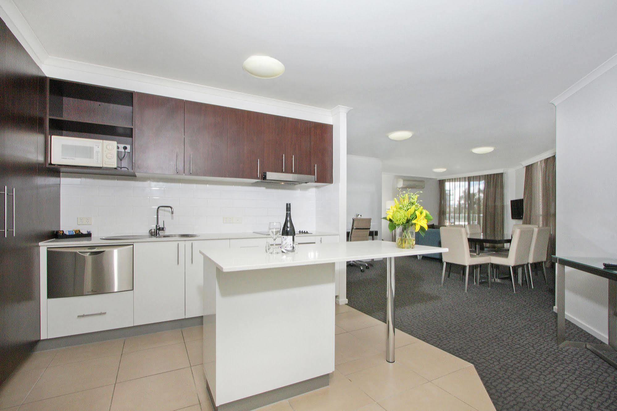 Pacific Suites Canberra Exterior photo