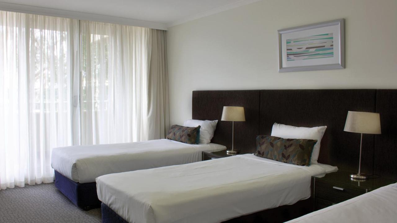 Pacific Suites Canberra Exterior photo